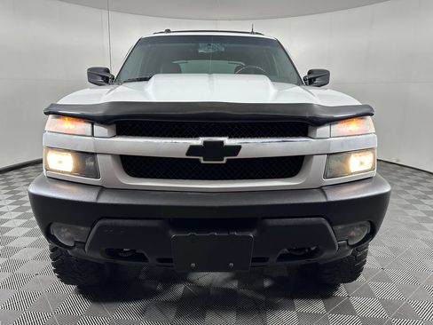 Used 2004 Chevrolet Avalanche 2500 w/ Preferred Equipment Group AWD/4WD image 8