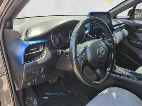 Used 2019 Toyota C-HR XLE FWD image 14