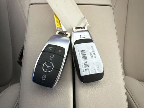 Used 2023 Mercedes-Benz GLB 250 4MATIC image 33