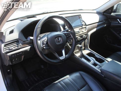 Used 2018 Honda Accord Touring image 13