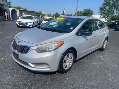 Used 2016 Kia Forte LX FWD image 2