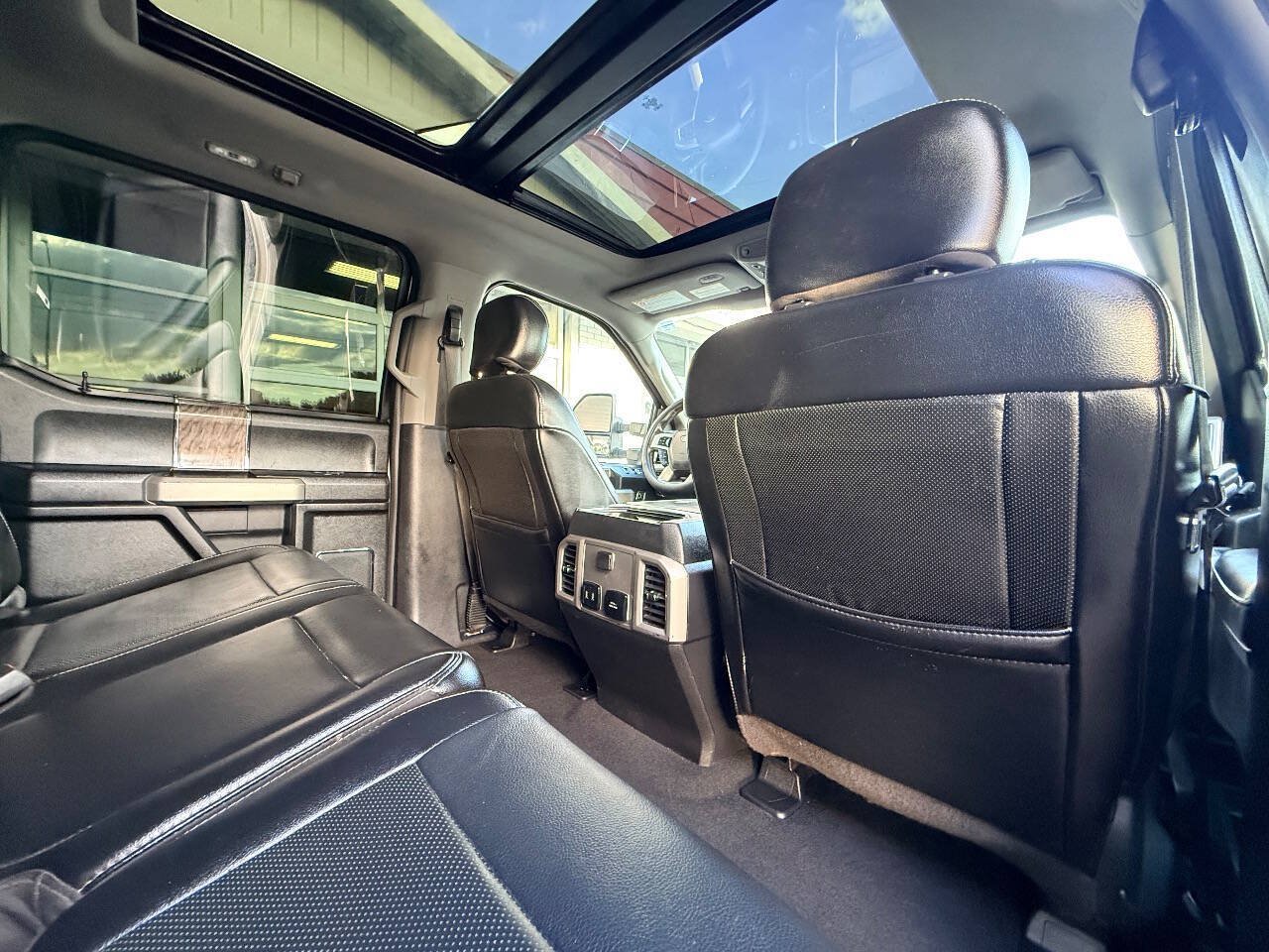 Used 2019 Ford F250 Lariat w/ Lariat Ultimate Package AWD/4WD image 39