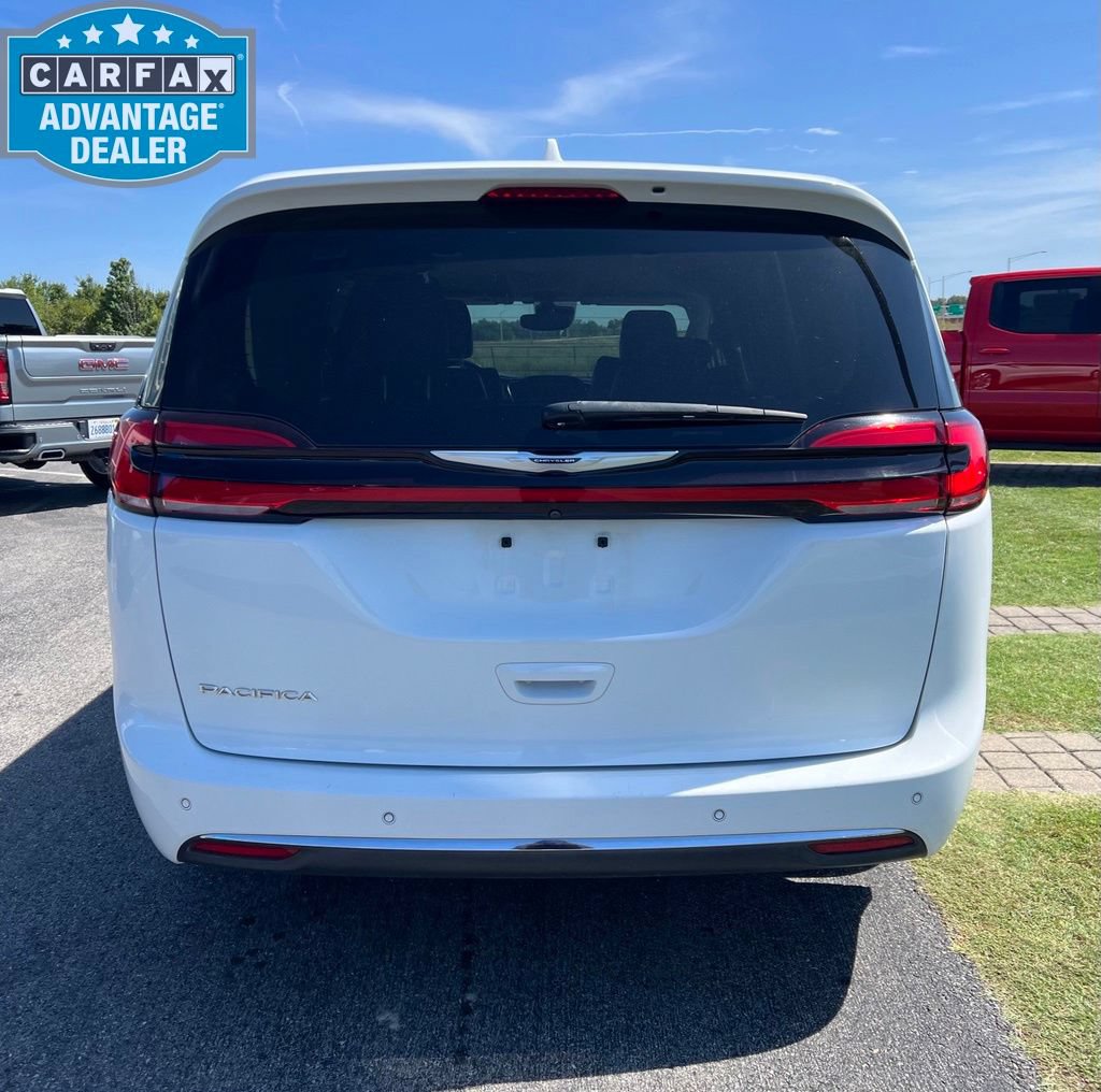 Used 2022 Chrysler Pacifica Touring-L FWD image 5