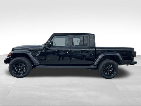 Used 2022 Jeep Gladiator Overland image 3