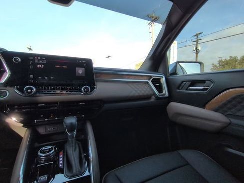 Certified 2025 GMC Canyon Denali image 3