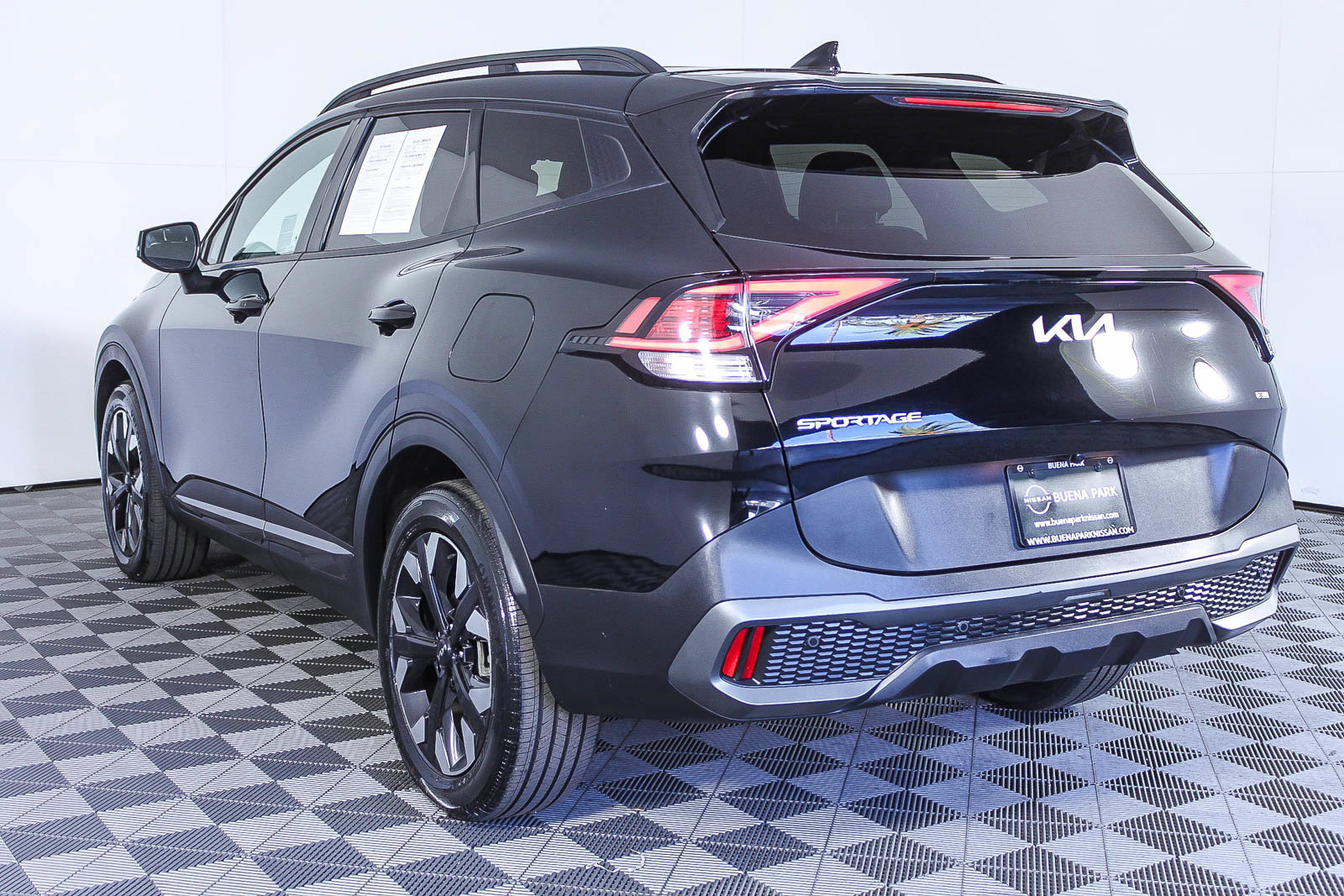 Used 2023 Kia Sportage X-Line w/ X-Line Premium Package AWD/4WD image 6