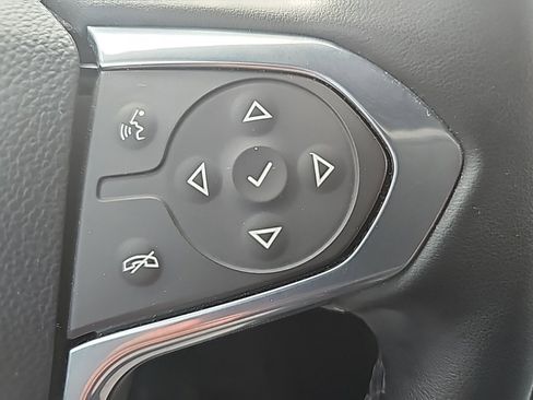 Used 2023 Chevrolet Traverse LT w/ Rear Camera Mirror Package image 37