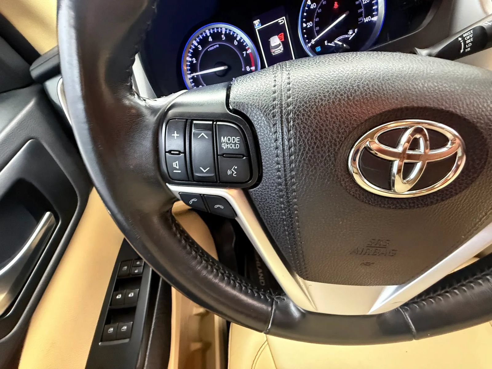 Used 2019 Toyota Highlander XLE AWD/4WD image 17