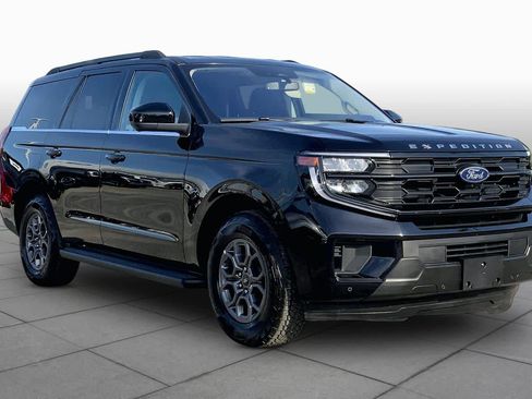 Certified 2025 Ford Expedition Active RWD image 3