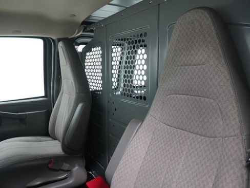 Used 2017 GMC Savana 2500 image 9