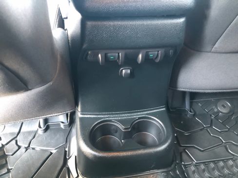 Used 2018 Jeep Wrangler Unlimited Sport S AWD/4WD image 22