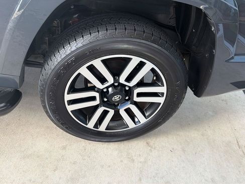 Used 2024 Toyota 4Runner Limited AWD/4WD image 9