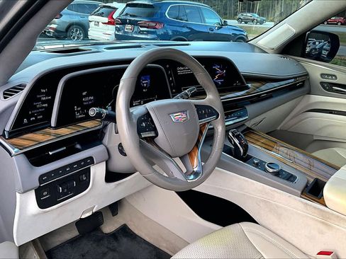 Used 2021 Cadillac Escalade ESV Premium Luxury Platinum image 17