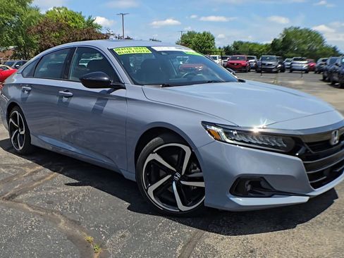 Used 2022 Honda Accord Sport image 2