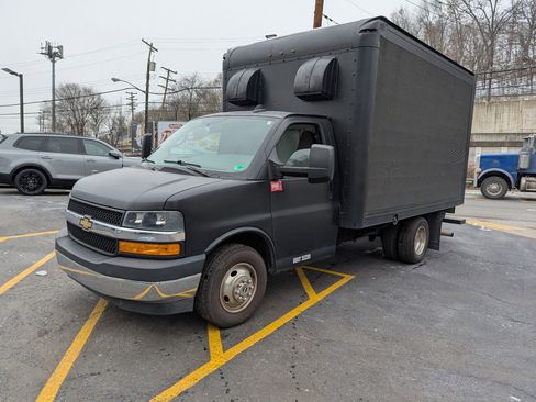 Used 2019 Chevrolet Express 3500 w/ Power Convenience Package image 3