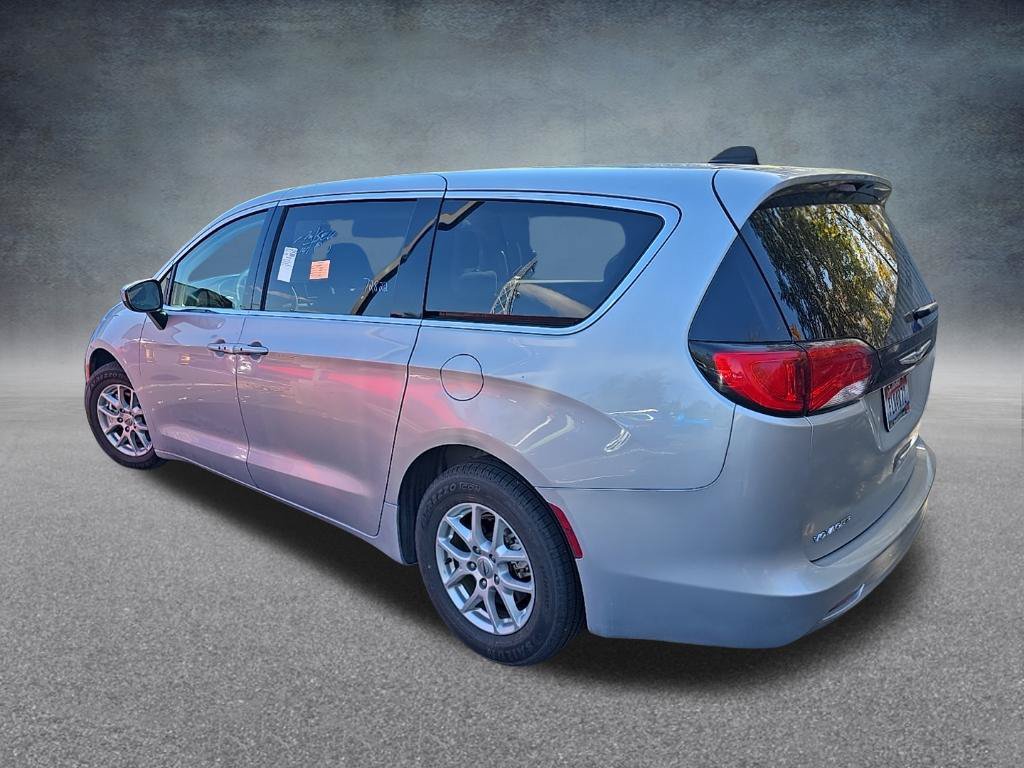 Used 2023 Chrysler Voyager LX FWD image 7