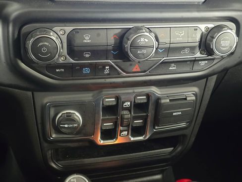 Used 2021 Jeep Wrangler Unlimited Sahara image 36