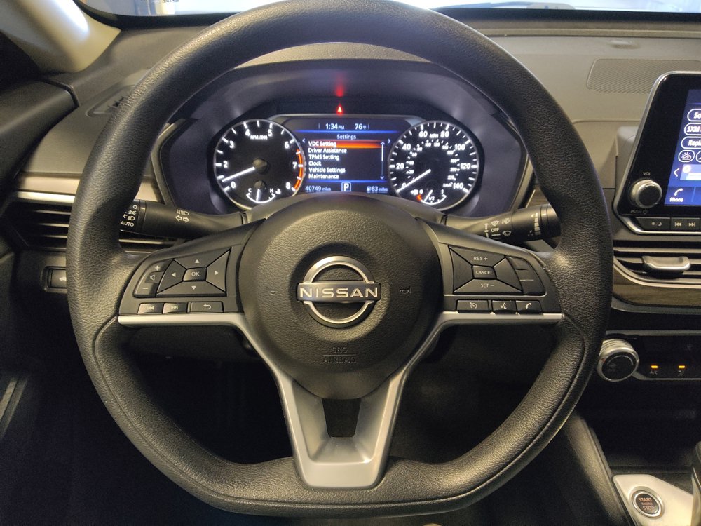 Used 2025 Nissan Altima 2.5 SV FWD image 22