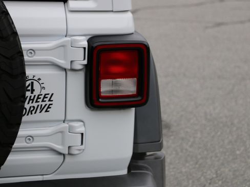 Used 2024 Jeep Wrangler Unlimited image 6