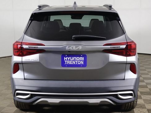 Used 2023 Kia Seltos SX w/ SX Sunroof Package AWD/4WD image 14