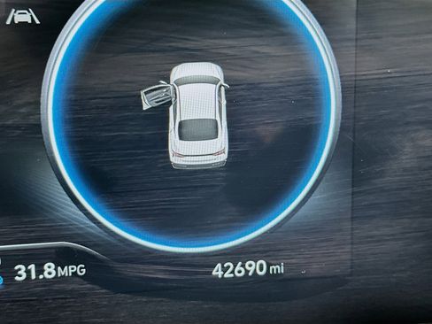 Used 2024 Hyundai Elantra SEL image 19