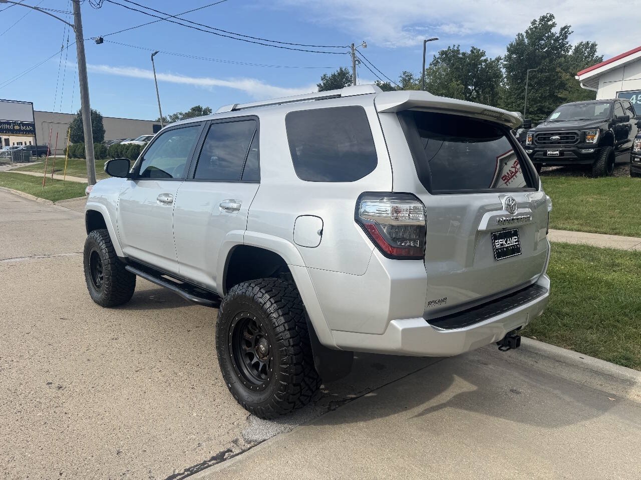 Used 2017 Toyota 4Runner SR5 Premium AWD/4WD image 3