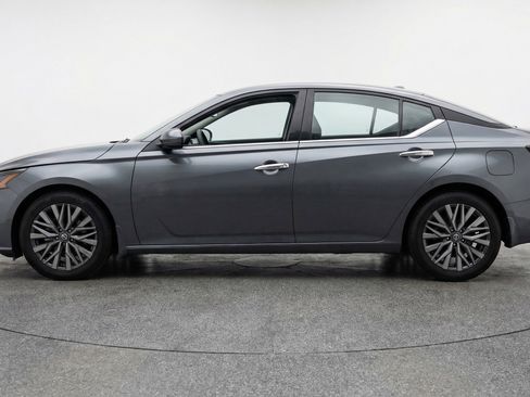Used 2025 Nissan Altima 2.5 SV FWD image 5