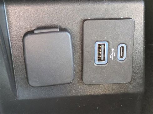 Certified 2021 Ford Explorer XLT w/ Equipment Group 202A image 20