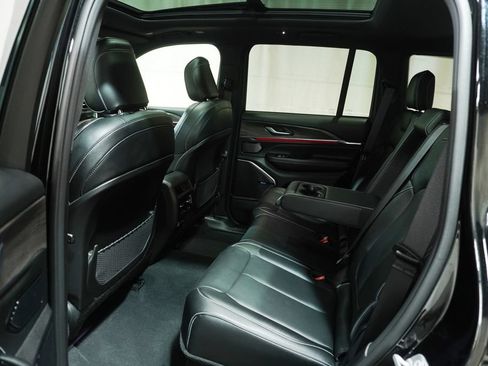 Used 2022 Jeep Grand Cherokee Overland AWD/4WD image 17