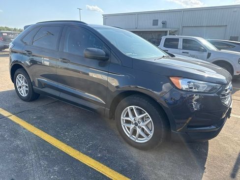 Used 2021 Ford Edge SE FWD image 3