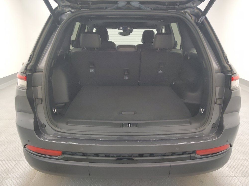 Used 2023 Jeep Grand Cherokee Altitude AWD/4WD image 29