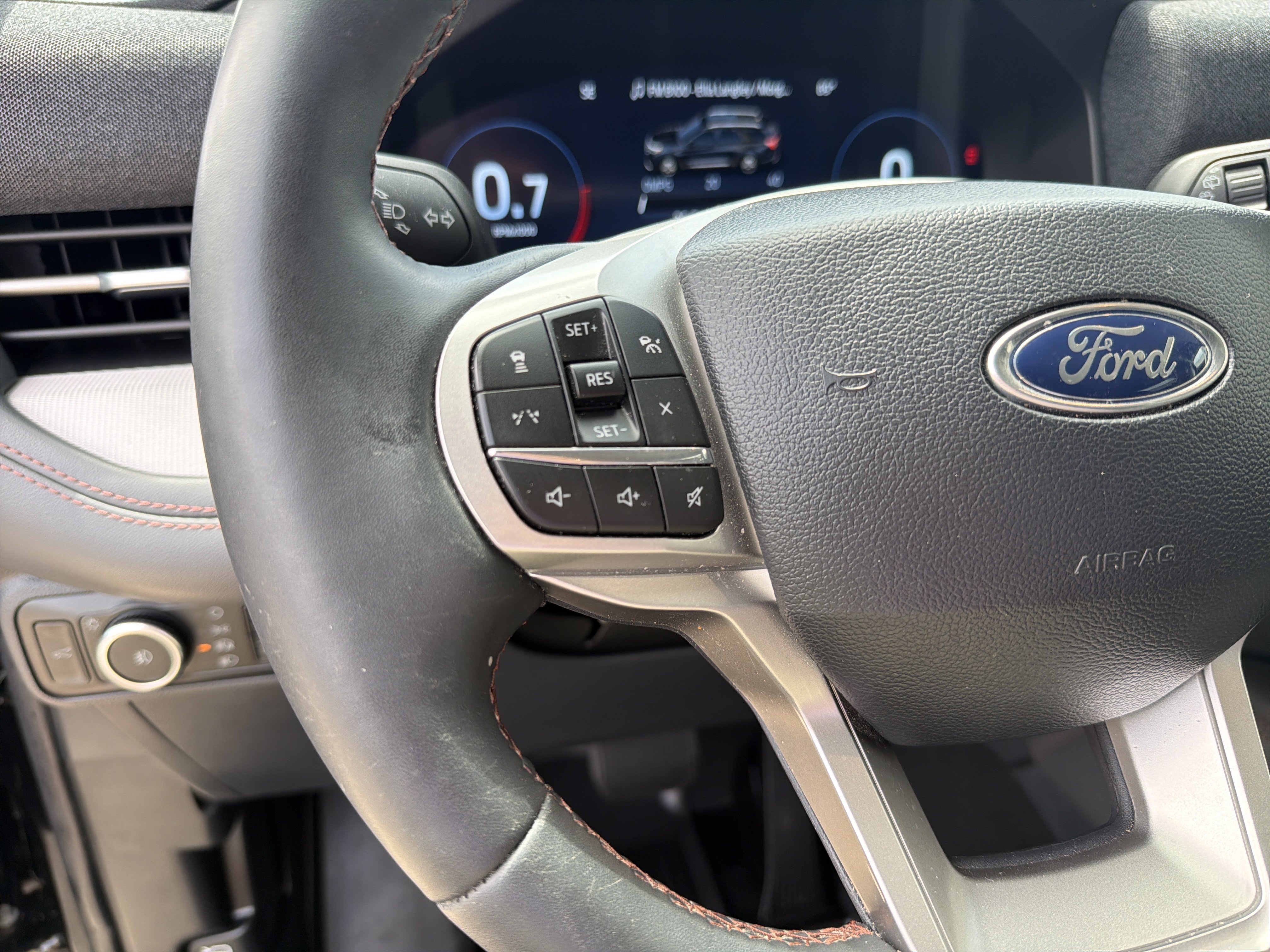 Used 2025 Ford Explorer Active w/ Active Comfort Package RWD image 12