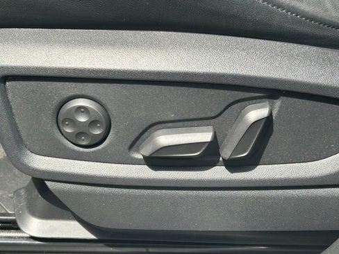 Used 2024 Audi Q5 e Premium Plus w/ Premium Plus Package image 56