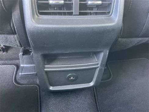 Used 2023 Ford Edge SE image 17