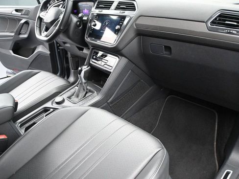 Certified 2023 Volkswagen Tiguan SE R-Line AWD/4WD image 17