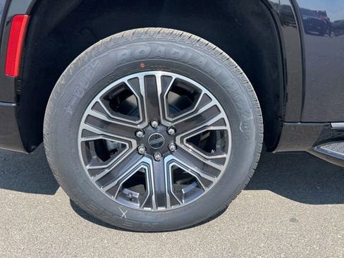 New 2025 Jeep Wagoneer 4WD w/ HD Trailer Tow Package image 21