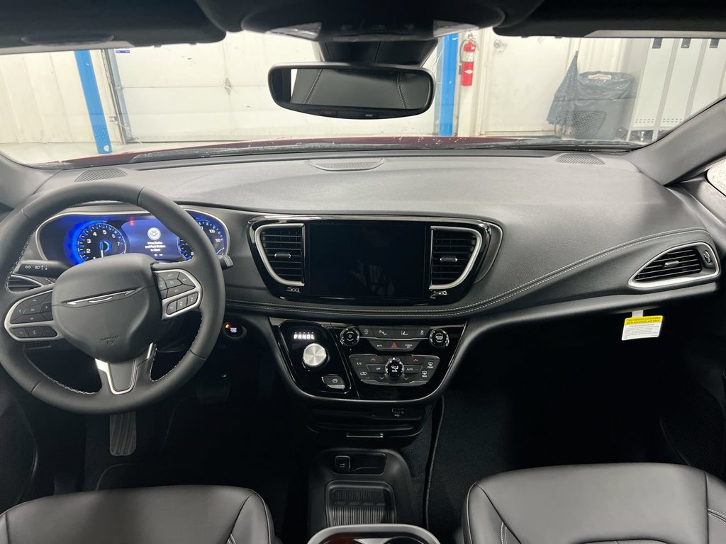 New 2027 Chrysler Pacifica Select AWD/4WD image 10