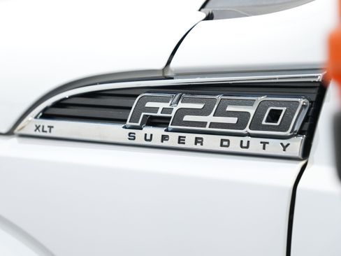 Used 2015 Ford F250 XLT w/ XLT Value Package image 19