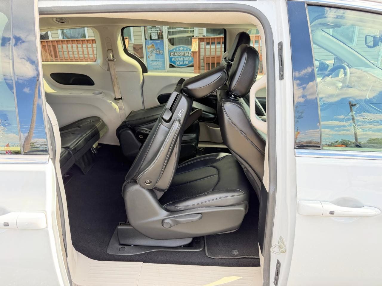 Used 2024 Chrysler Pacifica Limited FWD image 44