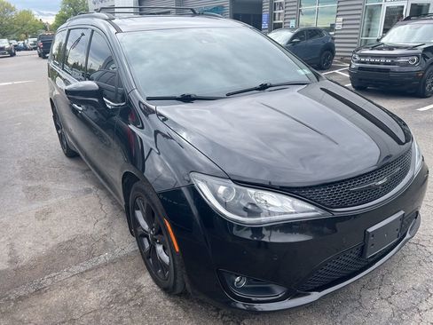 Used 2019 Chrysler Pacifica Limited w/ Advanced Safetytec Group FWD image 4