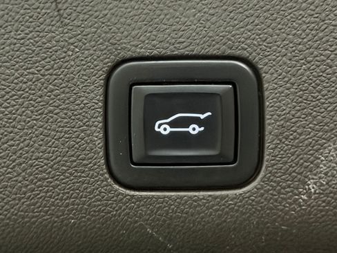 Used 2022 GMC Yukon XL Denali AWD/4WD image 16