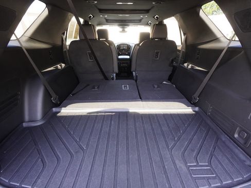 Used 2023 Chevrolet Traverse Premier w/ Redline Edition FWD image 28