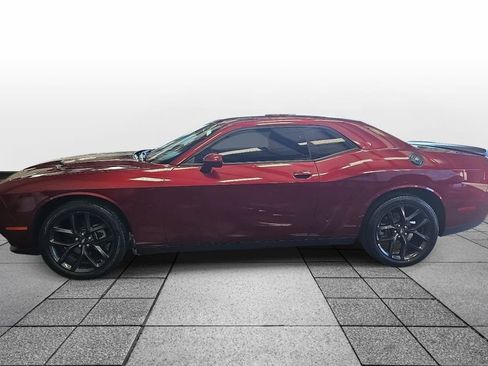 Used 2022 Dodge Challenger SXT w/ Driver Convenience Group RWD image 8