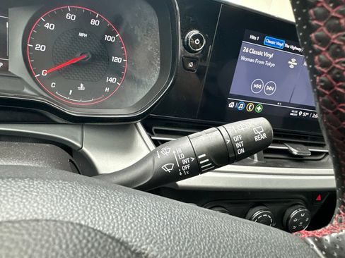 Used 2025 Chevrolet Trax RS FWD image 19