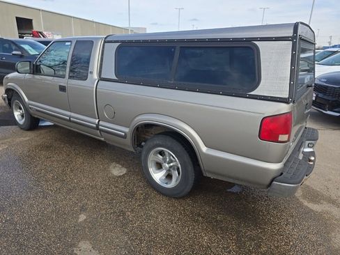 Used 2002 Chevrolet S10 Pickup LS w/ LS Preferred Equipment Group image 4