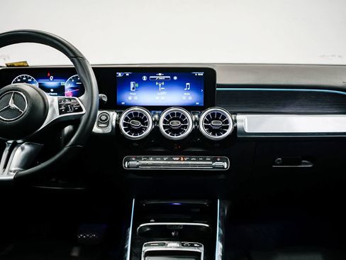 Used 2026 Mercedes-Benz GLB 250 image 13