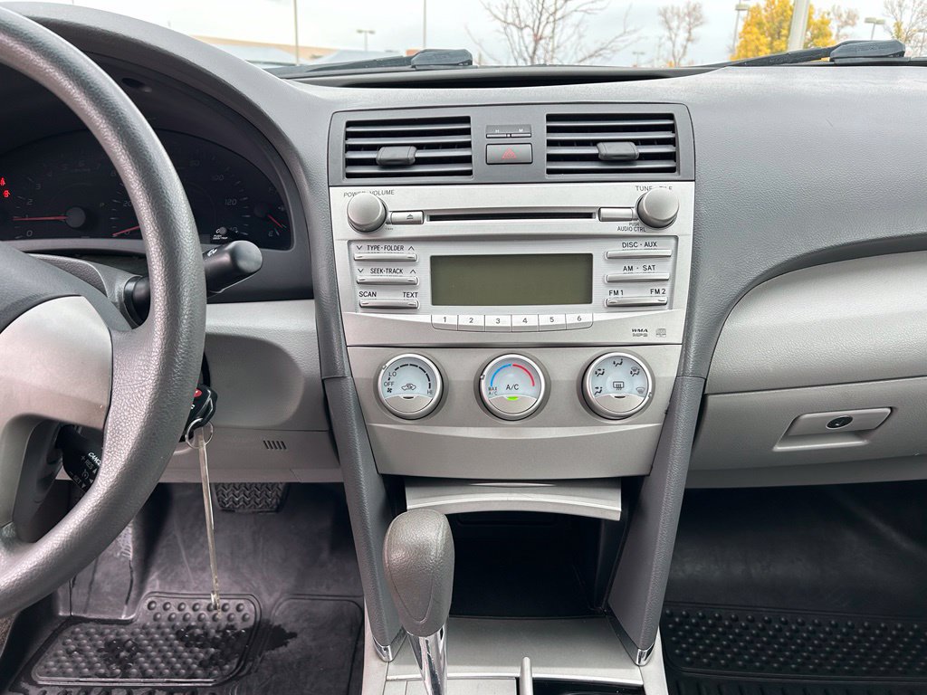 Used 2011 Toyota Camry LE FWD image 20