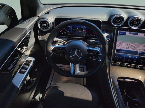 Used 2023 Mercedes-Benz GLC 300 image 12