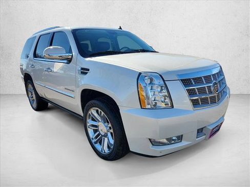 Used 2011 Cadillac Escalade Platinum image 5