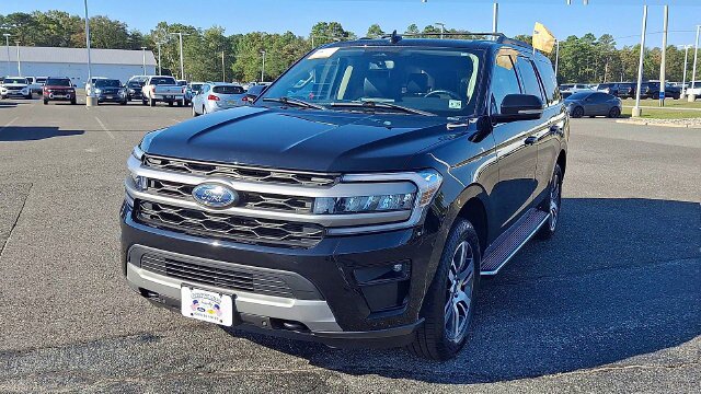 Certified 2023 Ford Expedition XLT AWD/4WD image 3